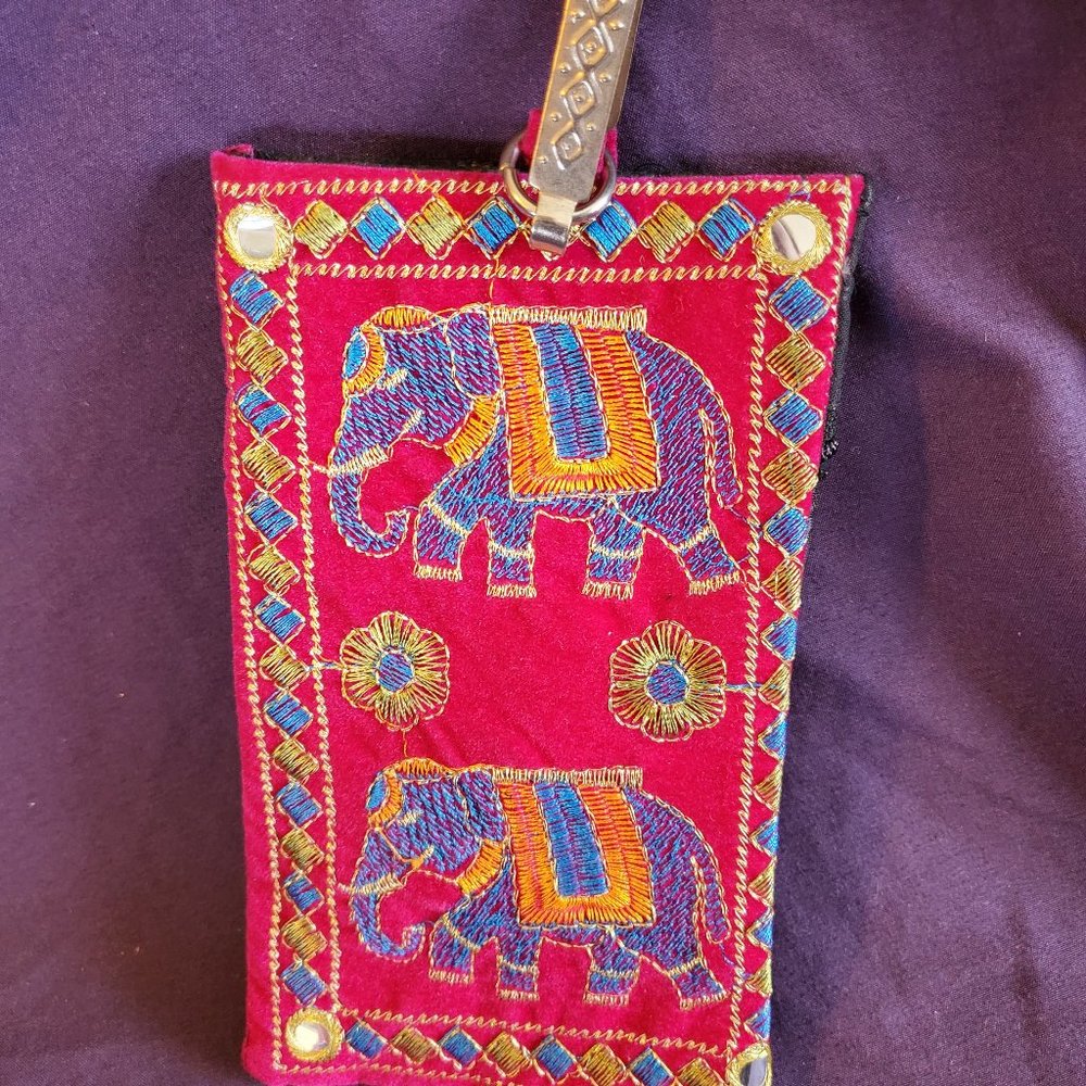 Pink elephant pouch with clip
